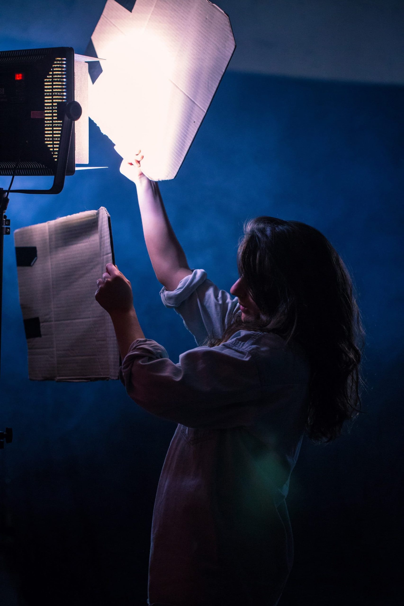 fille sous les projecteurs